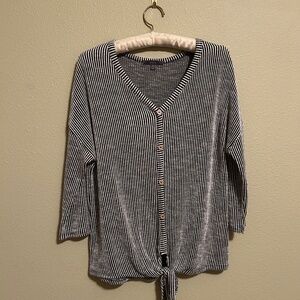 Gyft Women's Black and White Striped, 3/4 Sleeve Button Down top,‎ Size S